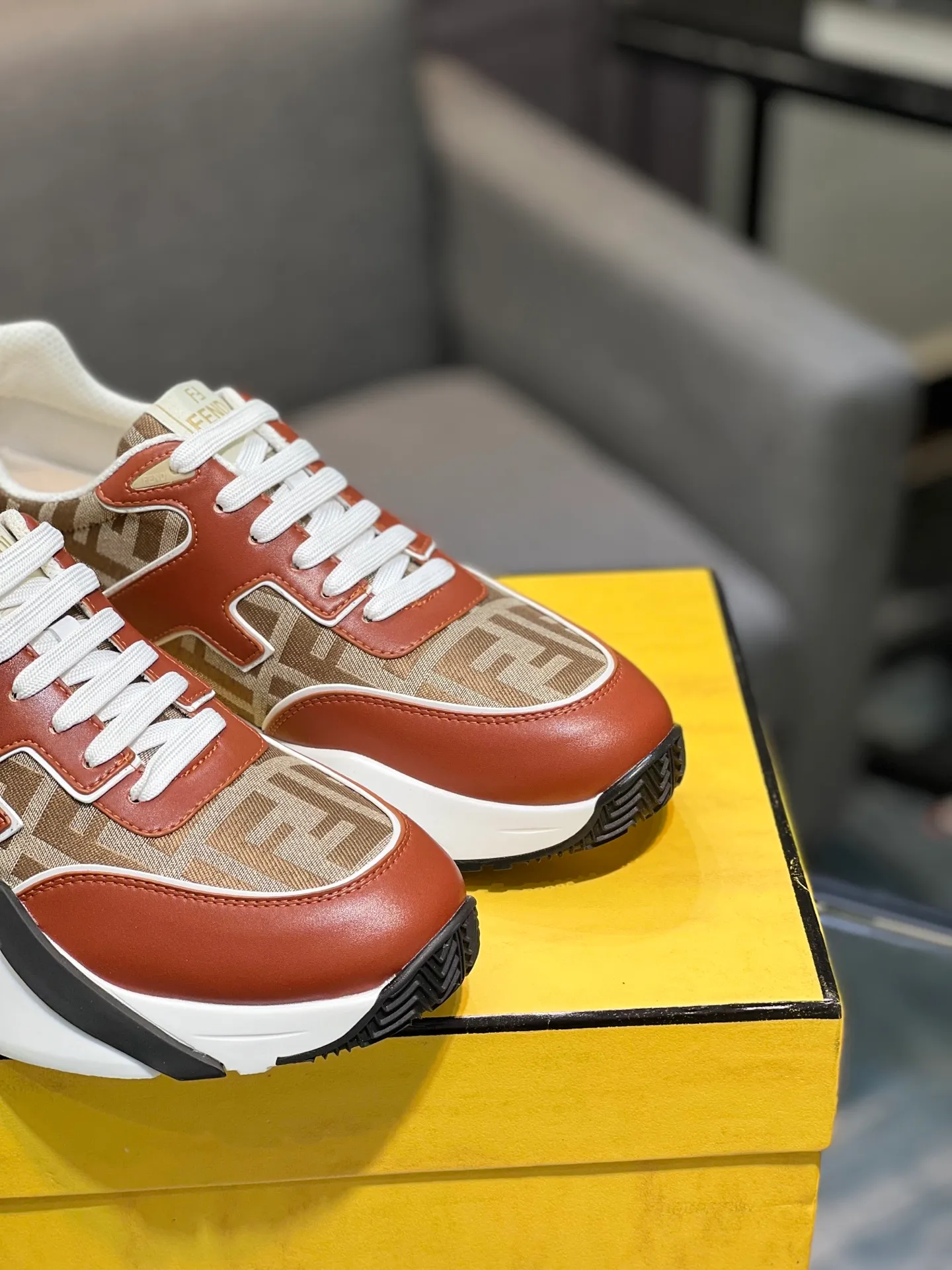 Men's shoes 💰580 FENDI men's fashion casual shoes 👟Hot sale🔥Official website 1:1 replica ⬆️Original quality - Original leather - Original breathable mesh lining Original outsole 1:1 replica, code number 38-44 (45-46 customized)